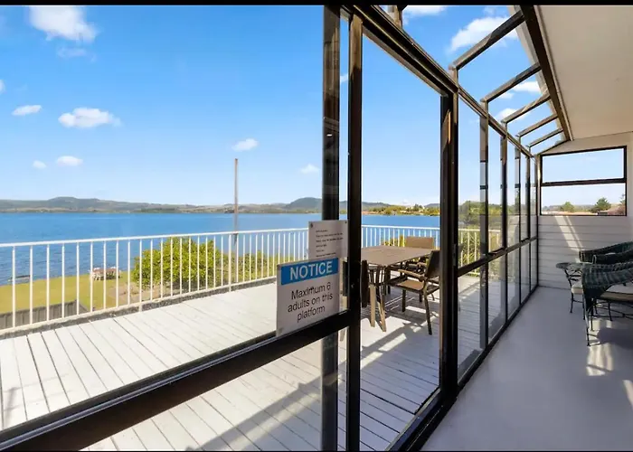 Absolutely Front House-private Access